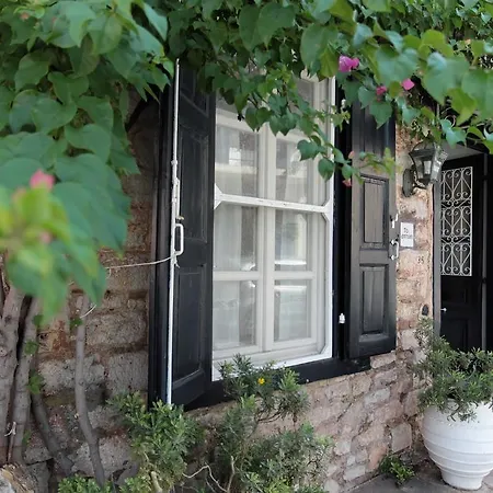 To Spitaki Galaxídhion